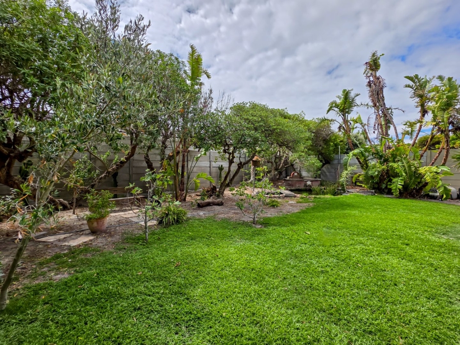 1 Bedroom Property for Sale in Bloubergrant Western Cape